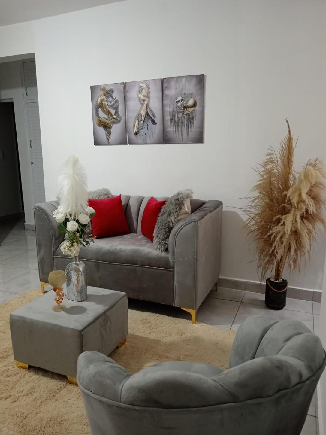 Apartamentos De 1 2 Y 3 Habitaciones سانتياغو دي لوس كاباليروس المظهر الخارجي الصورة