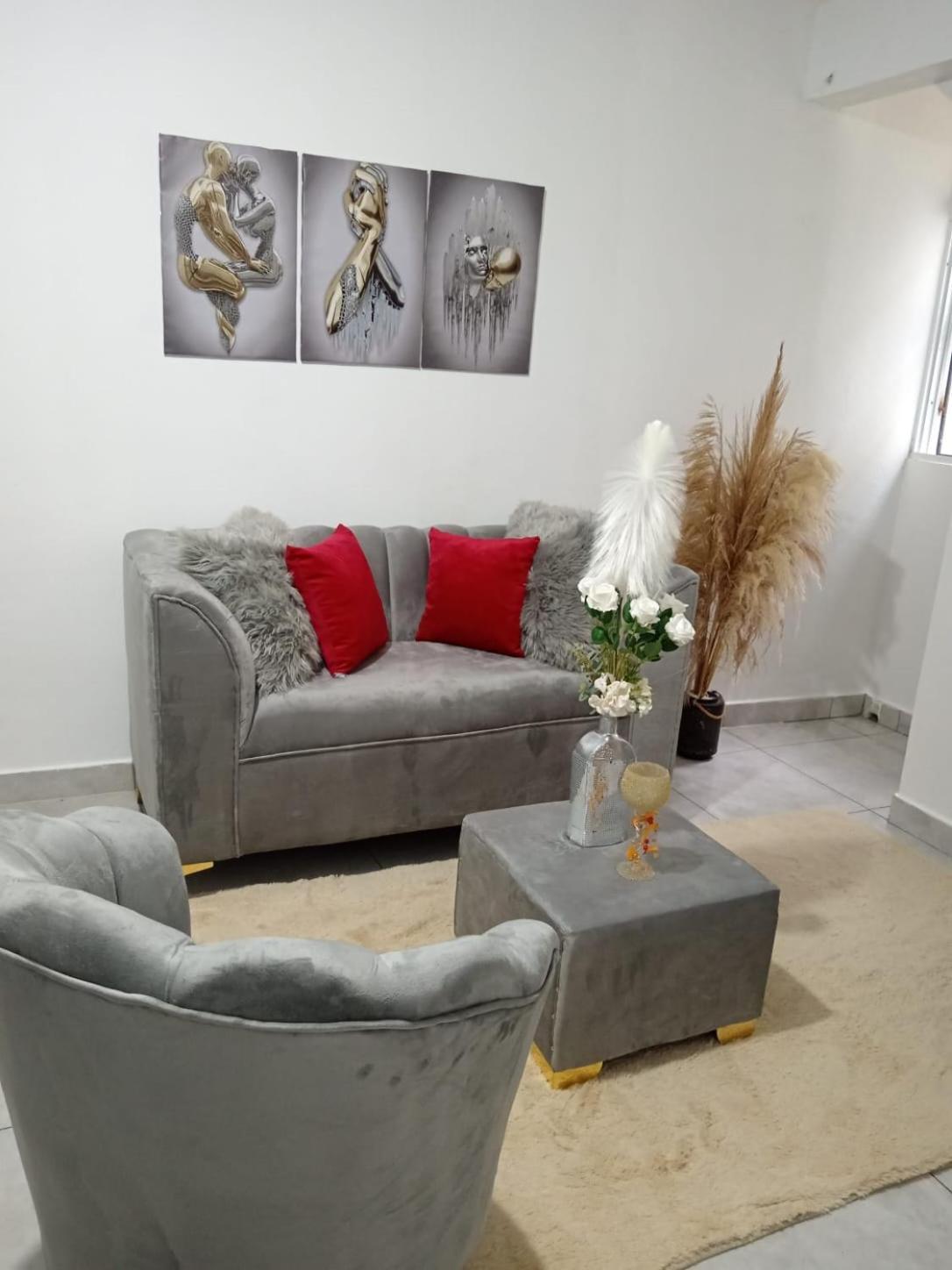 Apartamentos De 1 2 Y 3 Habitaciones سانتياغو دي لوس كاباليروس المظهر الخارجي الصورة