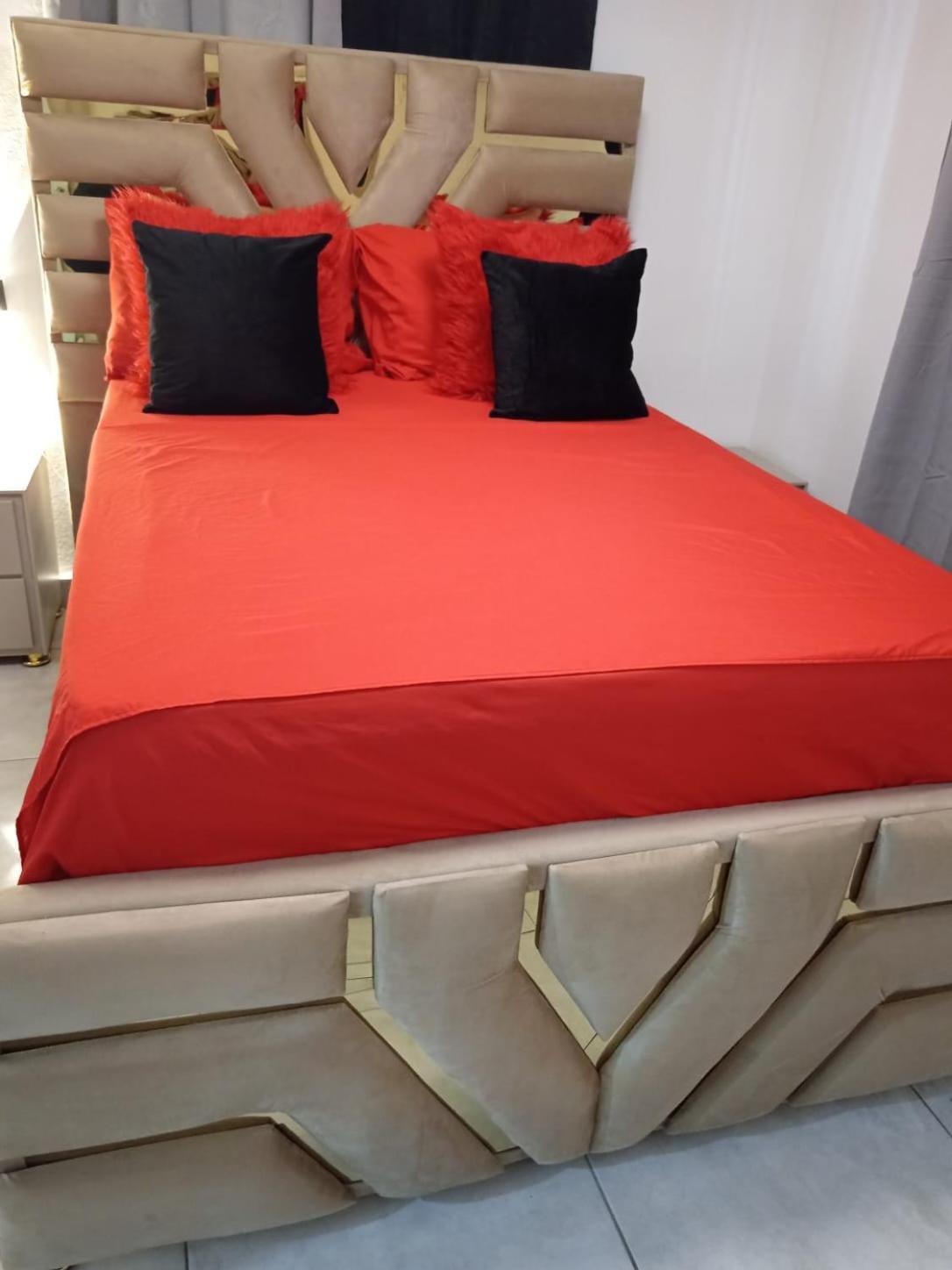 Apartamentos De 1 2 Y 3 Habitaciones سانتياغو دي لوس كاباليروس المظهر الخارجي الصورة